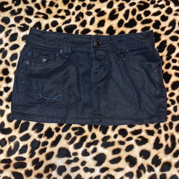•RUE21• BLACK DENIM MINI SKIRT IN SIZE 1/2 - Picture 2 of 8